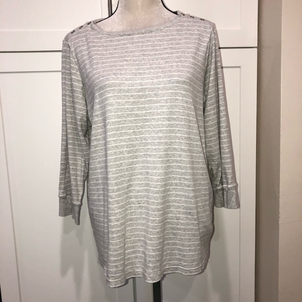 Gray & white 3/4 sleeve top